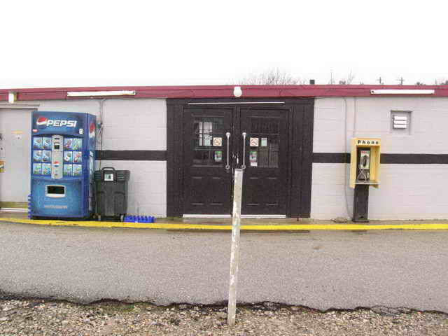 Holiday Auto Theatre - 2006 Photo (newer photo)